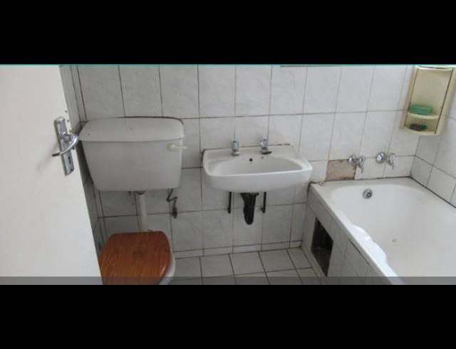 2 BEDROOM APARTMENT FOR SALE IN KEMPTON PARK CENTRAL